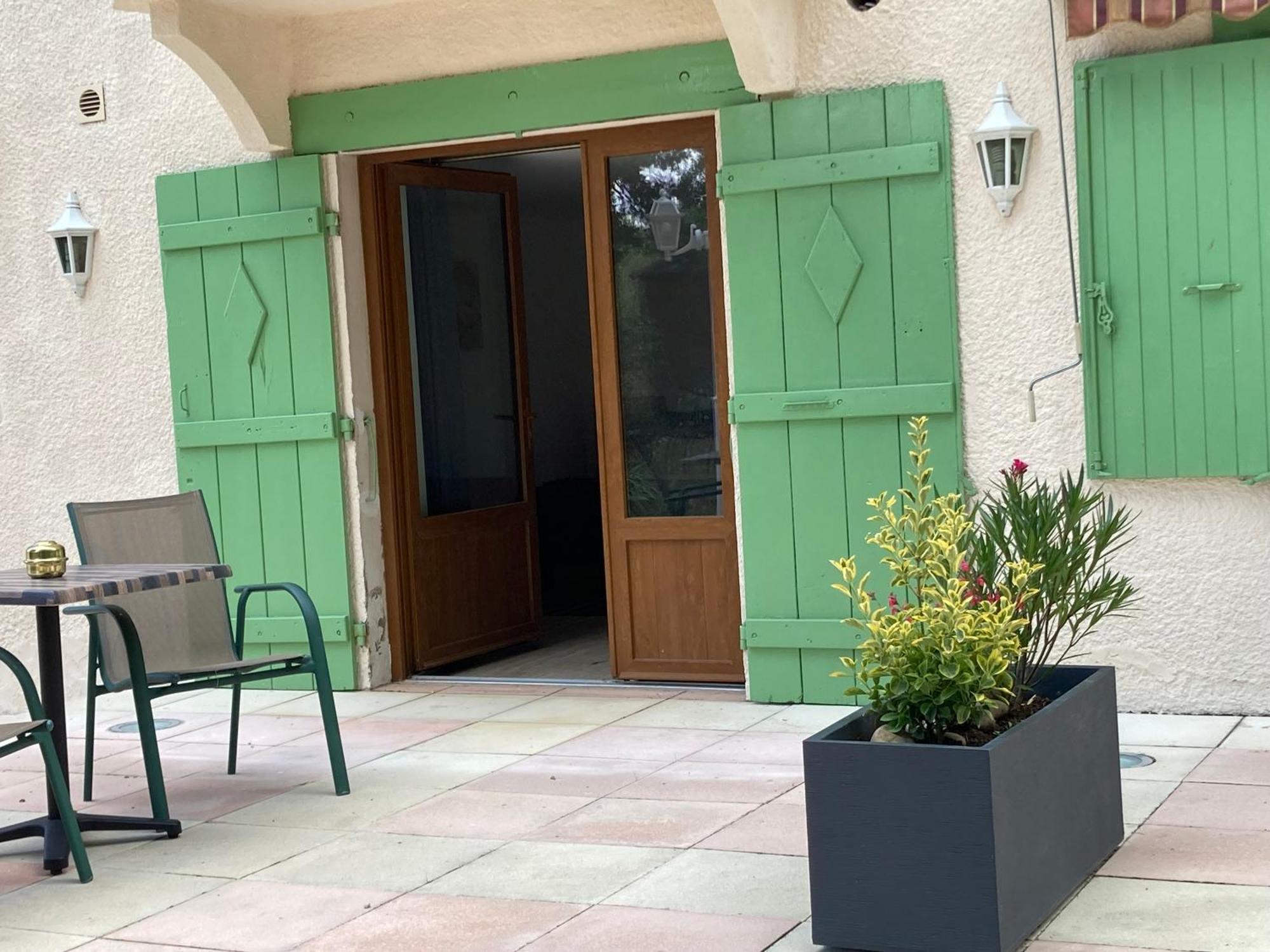 Pavillon De L'Etang Apartment Chateauneuf-du-Rhone Exterior photo